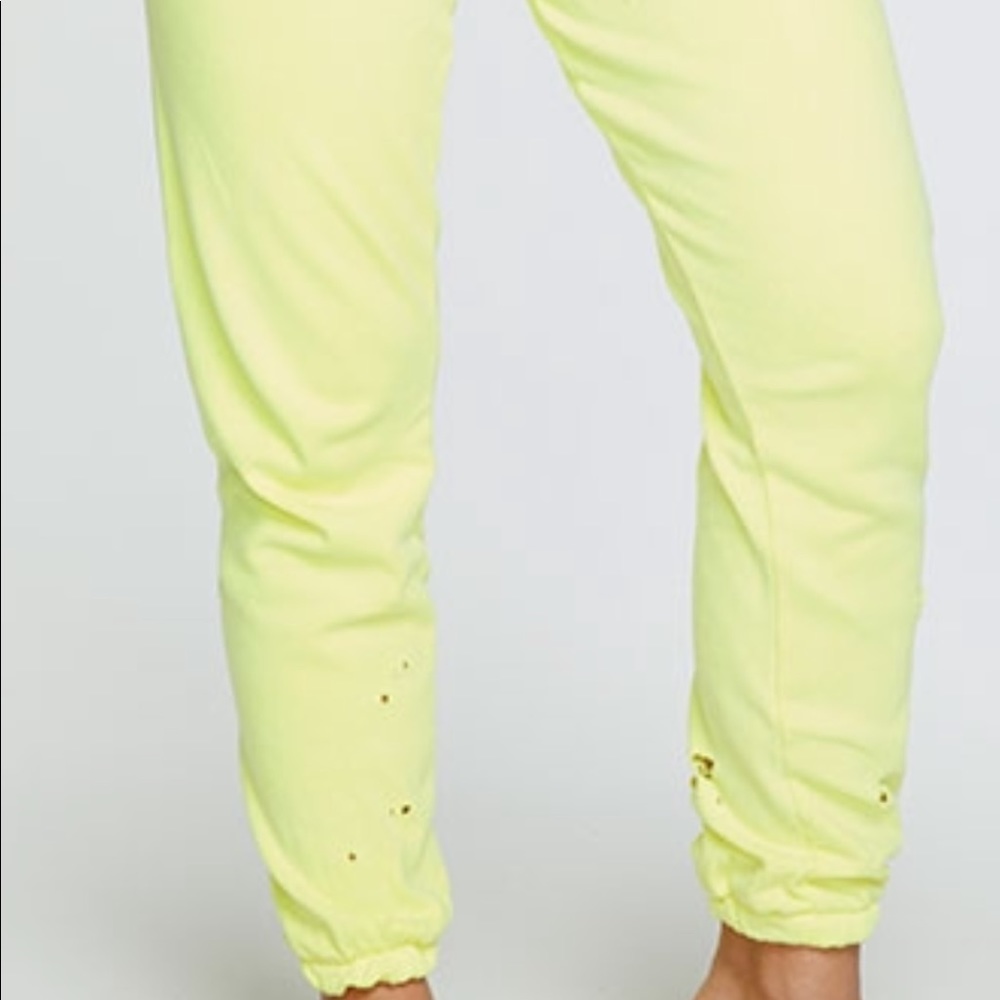 CHASER NWT DRAWSTRING SWEATS